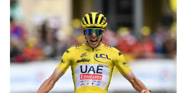 FrançaisLes réalisations et les projets futurs de Tadej Pogačar